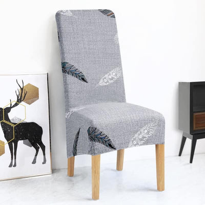 Großer grauer Stuhlbezug mit Federn
