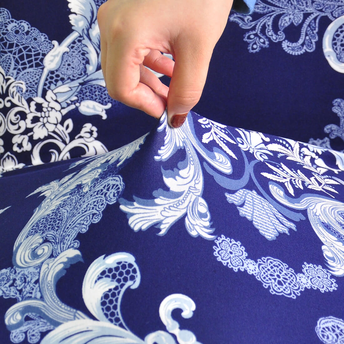 Vintage Stuhlbezug in Weiß und Blau