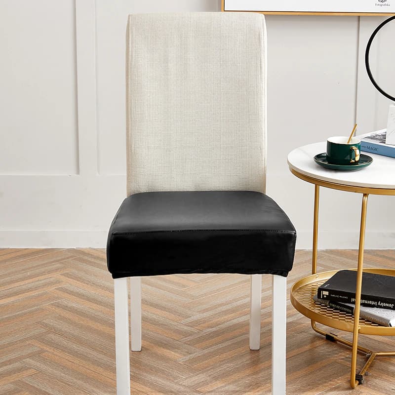 Stuhlsitzbezug aus weißem und schwarzem Kunstleder