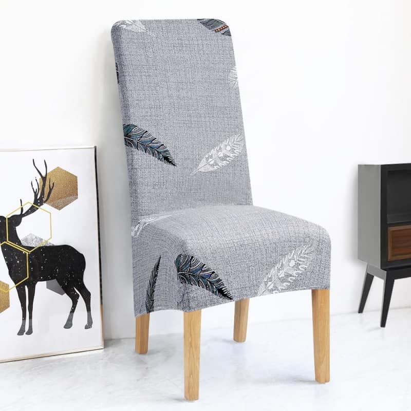 Großer grauer Stuhlbezug mit Federn