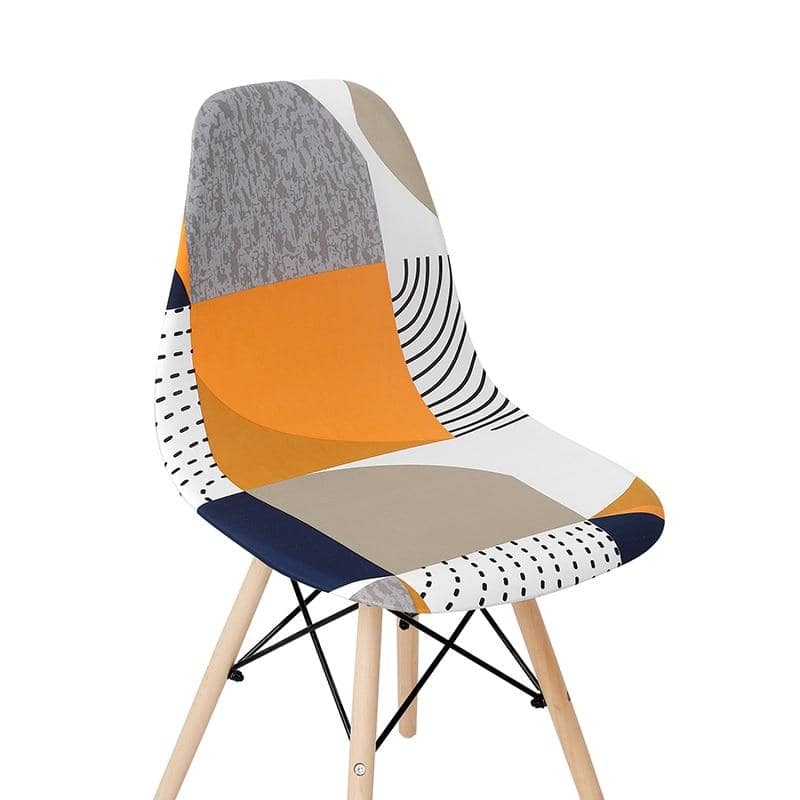 Skandinavischer Stuhlbezug mit weißen und orangen Mustern