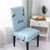 Hellblauer Stuhlbezug mit Blumenmuster