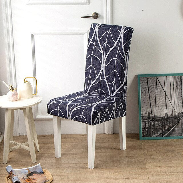 Dunkelgrauer Stuhlbezug mit weißem Muster